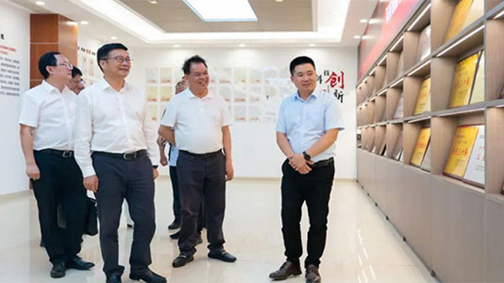 溫州灣新區黨工委書記、管委會主任周一富走訪浙江石化閥門有限公司